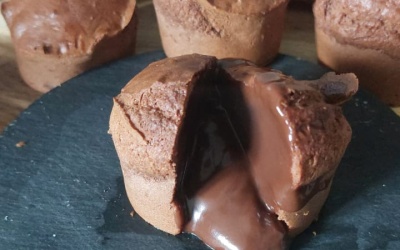 Tortino Morbido Chetogenico al Cioccolato Keto: Ricetta Facile & Golosa (Senza Zuccheri!)