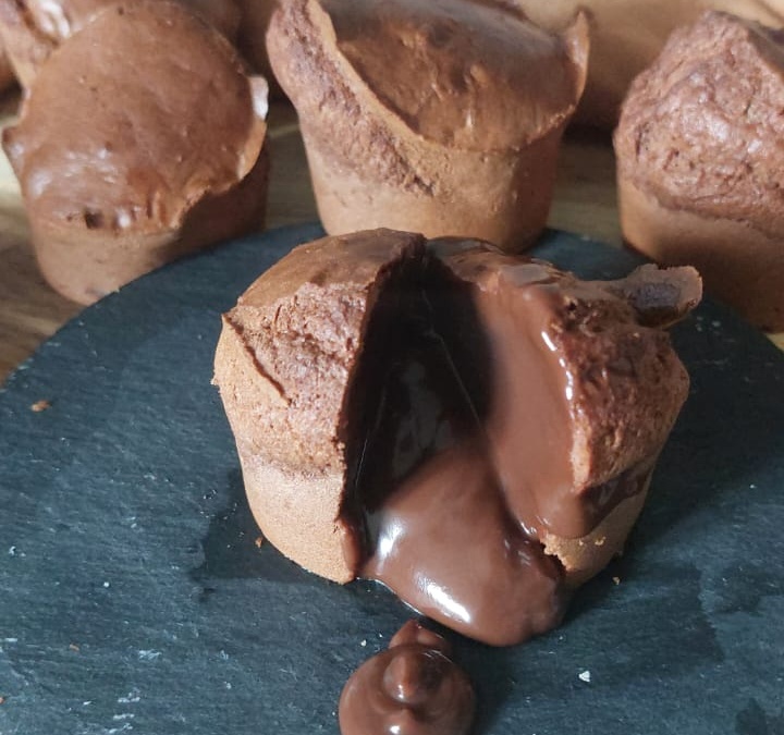 Tortino Morbido Chetogenico al Cioccolato Keto: Ricetta Facile & Golosa (Senza Zuccheri!)